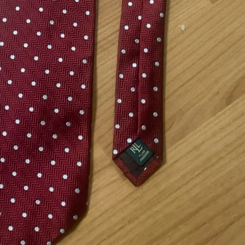 Polo Ralph Lauren Men’s 100% Silk Tie Burgundy & White dot Hand Made